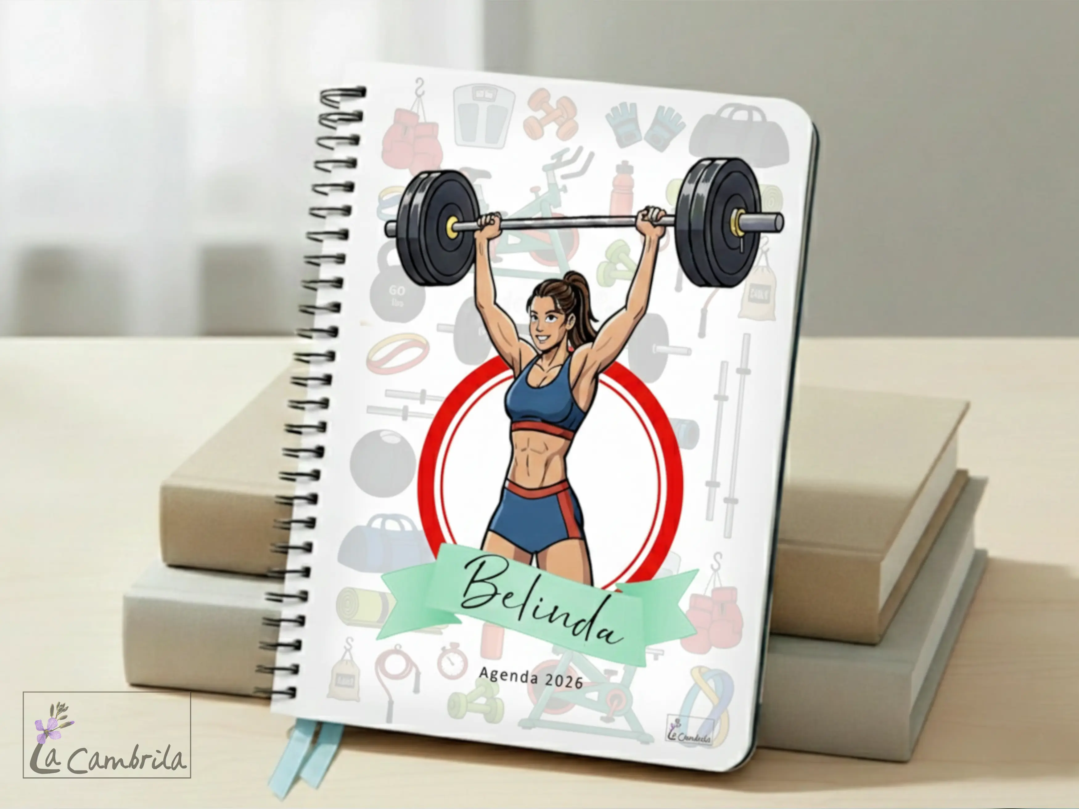 Agenda o libreta deportes. Chica elevando pesa.