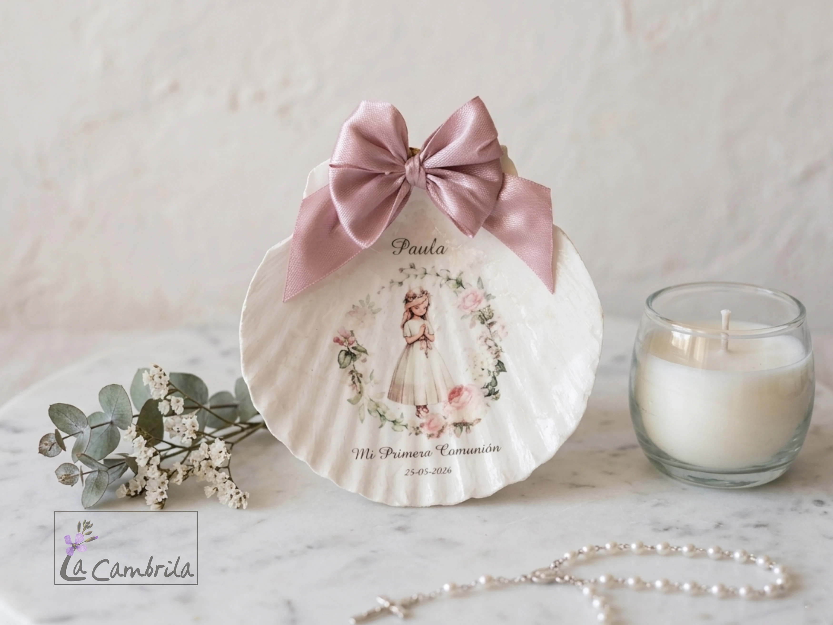 Detalle concha de vieira personalizada para primera comunión.