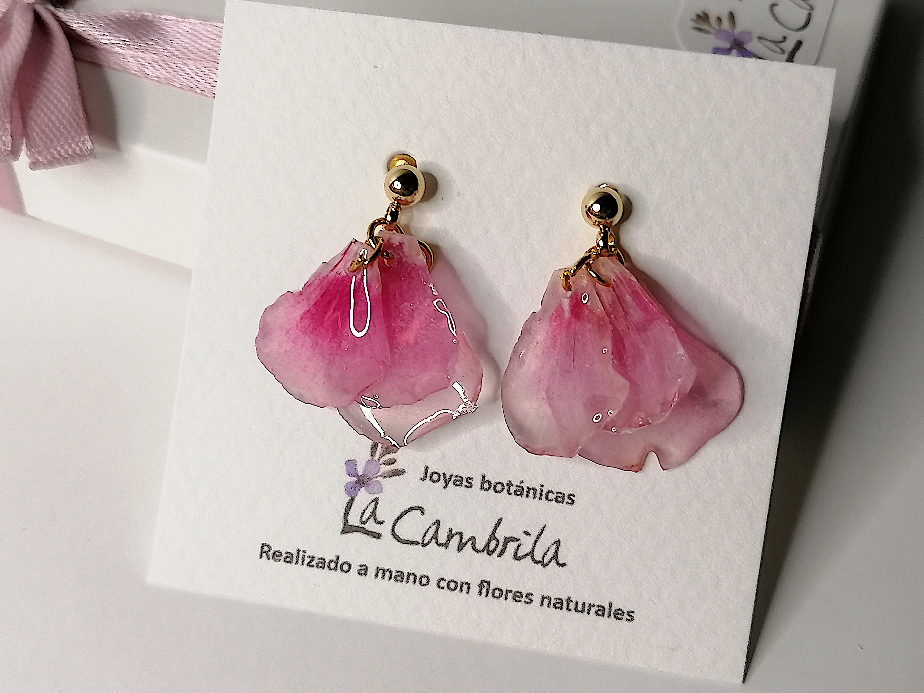 Pendientes de pétalos de geranio naturales