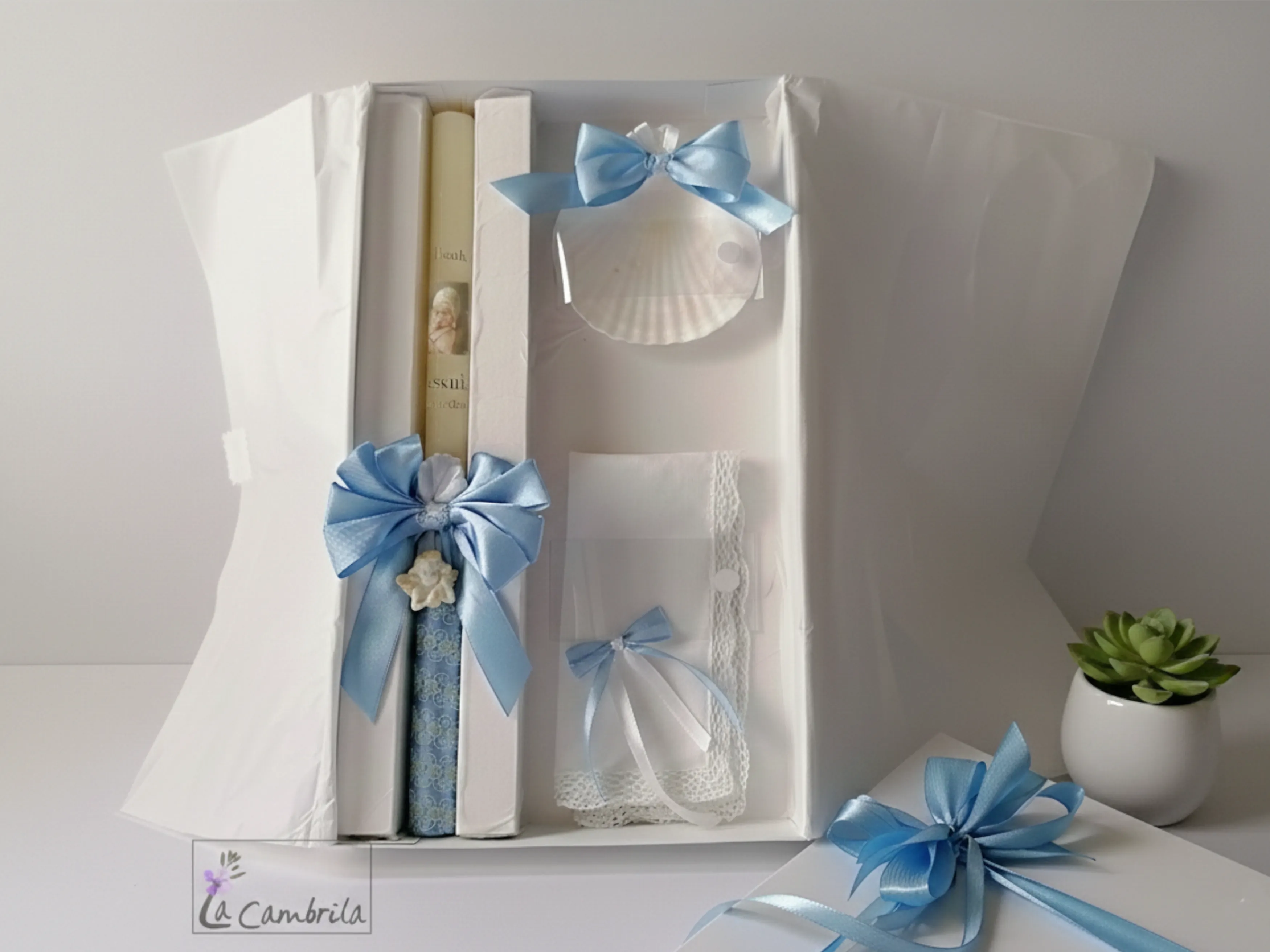 Kit para bautizo. Vela, concha y pañuelo.