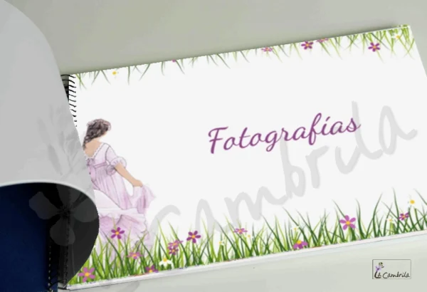 En este libro podrás recoger los sentimientos más importantes del día de tu primera comunión. Libro de firmas, dedicatorias, fotos y árbol de huellas. Hecho a mano. Nombre, fecha y foto personalizables. Tapas duras y plastificadas en mate. Tamaño 27,5 x 19 cm sin contar la espiral. Número de páginas 27. Páginas ilustradas 8 el resto en blanco. Contiene 1 árbol de huellas, 8 pág. para firmas y dedicatorias en papel de 200gr. 10 pág para fotografías en papel de 300gr. Ilustración basada en el vestido modelo Afrodita de "La esencia eres tu" fotógrafa Noelia de Estela Photography. Noelia de Estela Photography La esencia eres tú